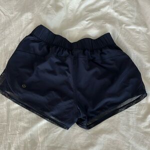 Lululemon 2.5” Reversible Shorts Small rip in mesh